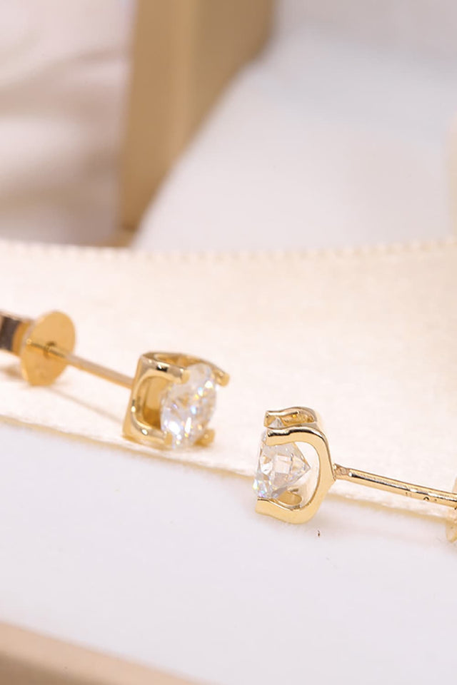 Elegant 18K Gold Earrings with Lab-Grown Diamonds